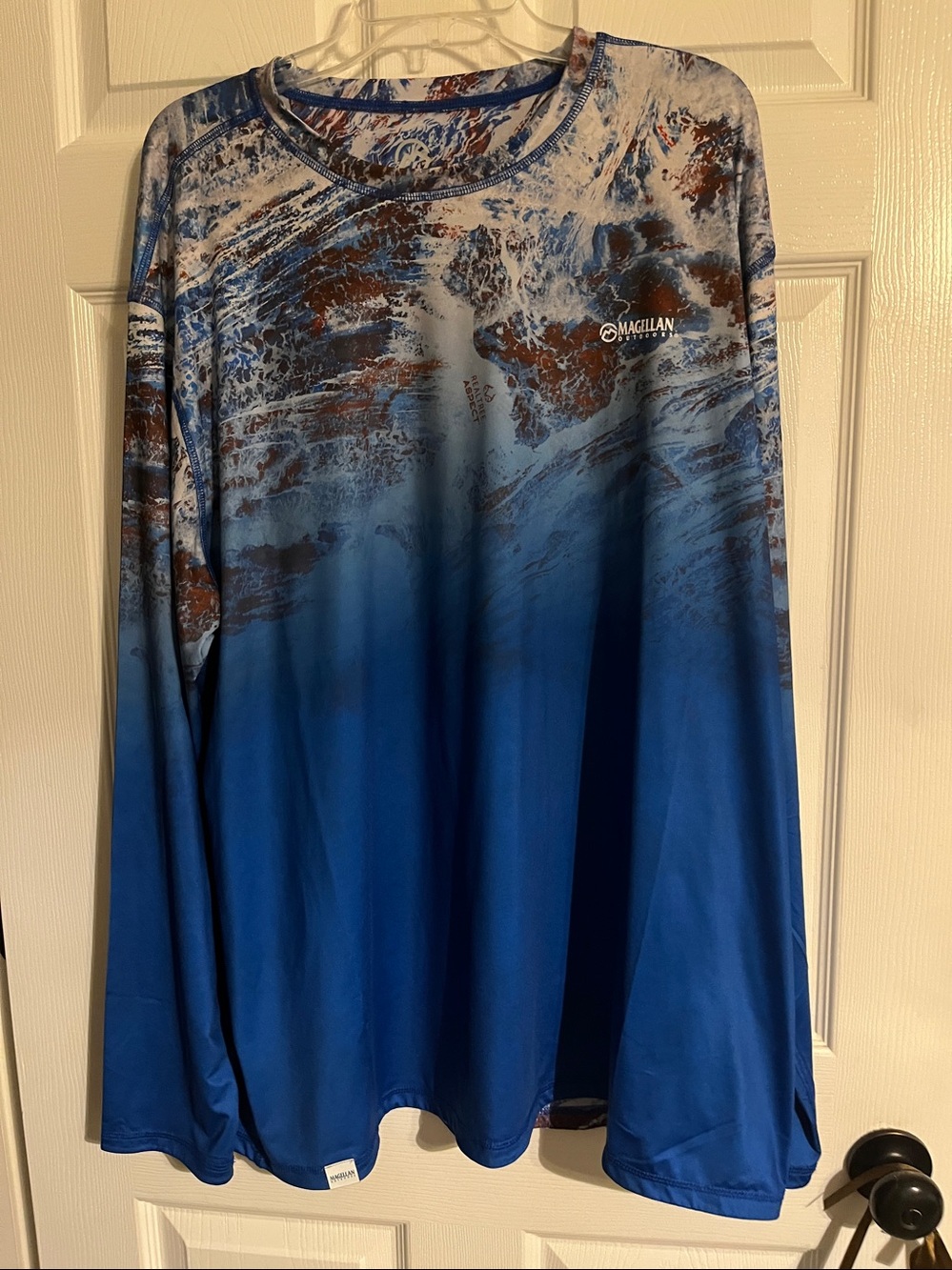EUC MAGELLAN OUTDOORS Camo/Ombre Long-Sleeve Fishing Performance Tee